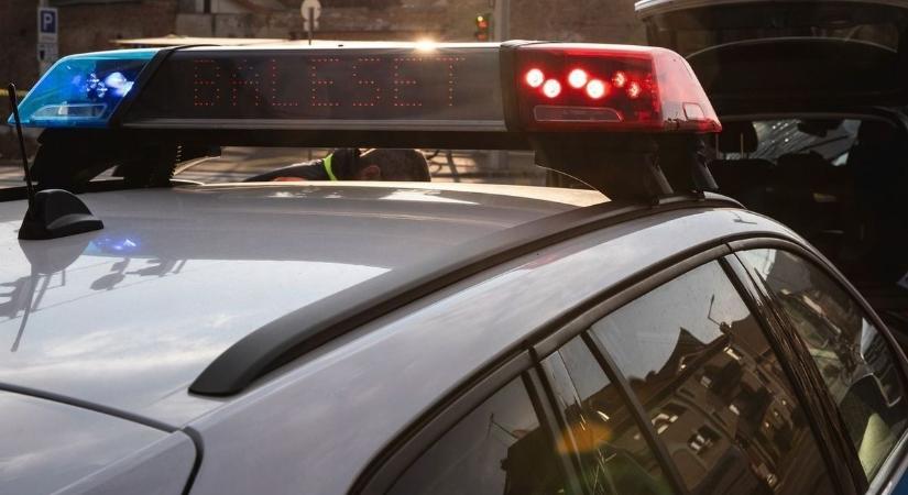 Balesetet szenvedett egy busz Hajdú-Biharban, autóval ütköztek a település határában