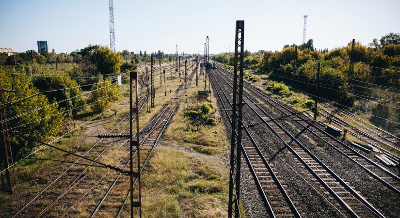 Mikor és hová mehetnek be először a budapestiek Rákosrendezőn?
