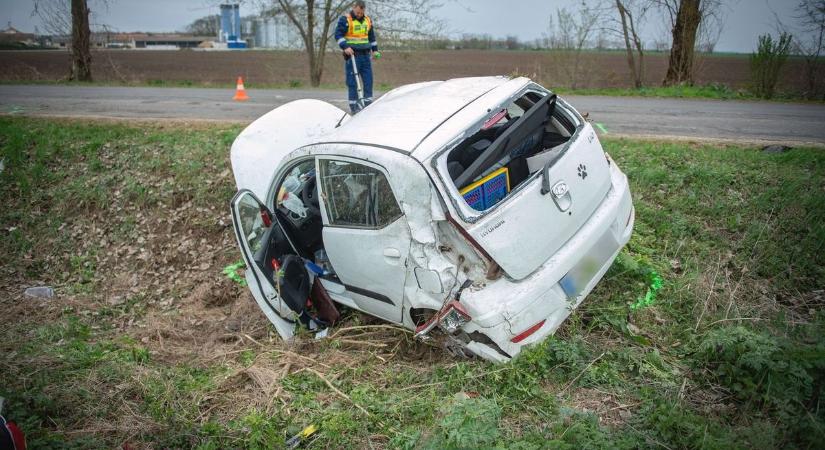Árokba hajtott a nagyatádi ámokfutó, aki jogsi nélkül bemindenezve menekült a rendőrök elől - videó