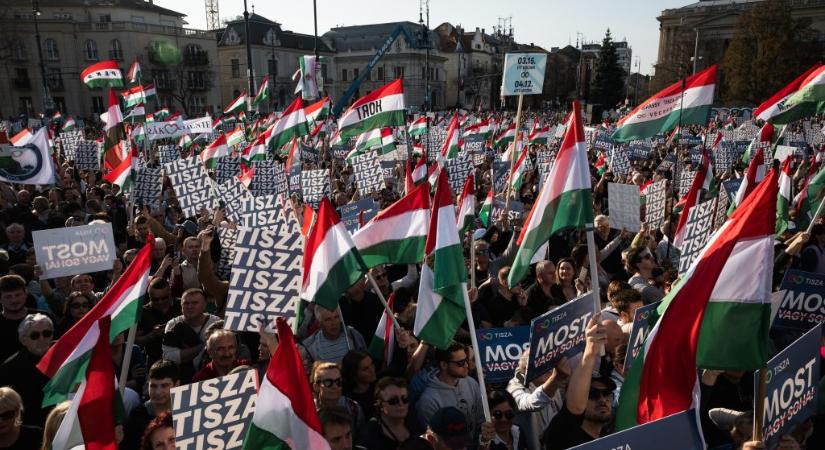 Závecz: Március végére még egy kicsit nőtt a Tisza támogatottsága