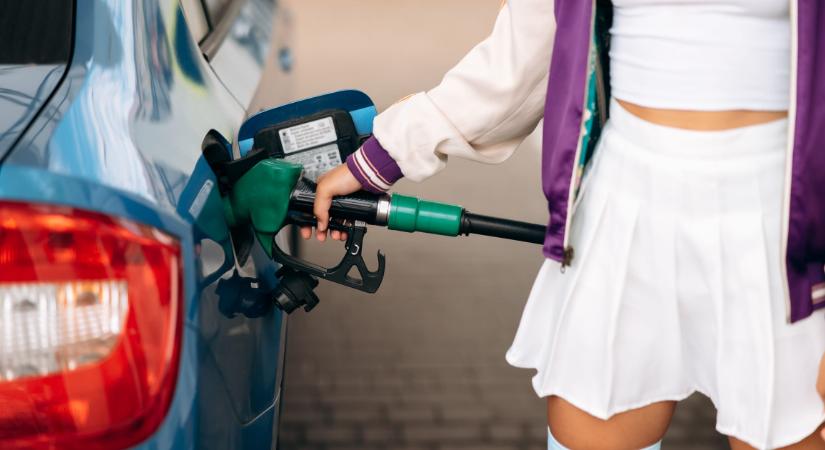 Ezzel tudsz spórolni a benzinen vezetés közben – A profik bizony nem tankolnak annyit