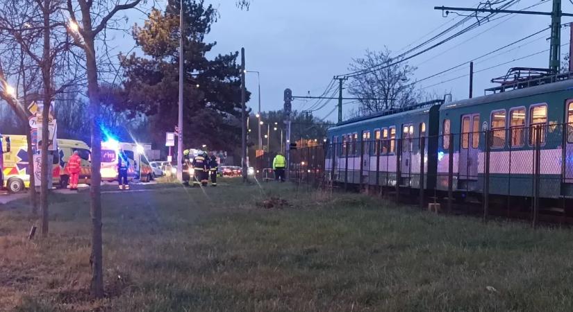 "Nagyon drága tanulópénz volt szegénynek" - Kamaszt gázolt a HÉV Óbudán, döbbenetes dolgokat meséltek a szemtanúk - fotókkal