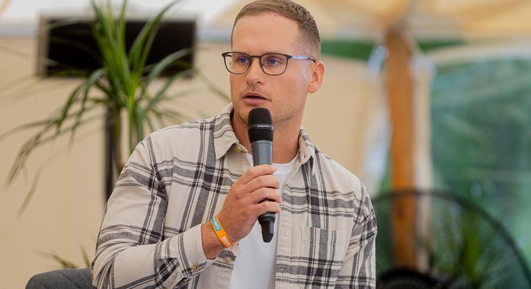 Deák Dániel ismét azzal vádolja a Mediánt, hogy hamis közvélemény-kutatási adatokat készül kitenni