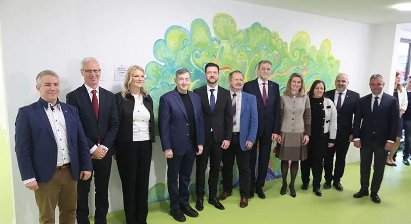 A Pro Filii 100 millió forinttal támogatta Magyarország egyetlen gyermekhospice házának megépülését