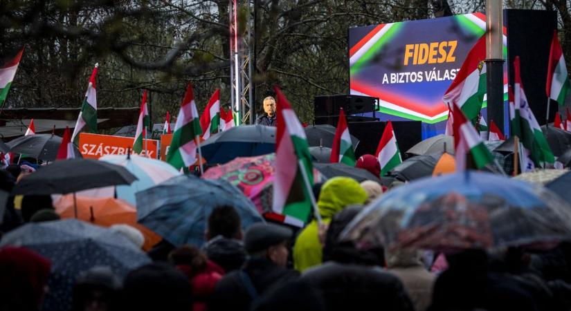 Ócsán folytatja országjárását Orbán Viktor (élő)