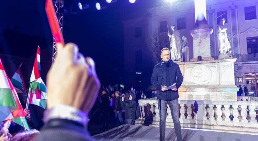 Megszólalt Szijjártó Péter a lebukása után, szerinte csak külföldi titkosszolgálatok avatkoznak be újságírói segítséggel a parlamenti választásba