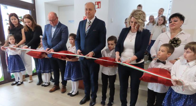 Négyszázmillió forintból fejlesztett Kapuvár, az óvodát újították fel és bővítették - fotók, videó