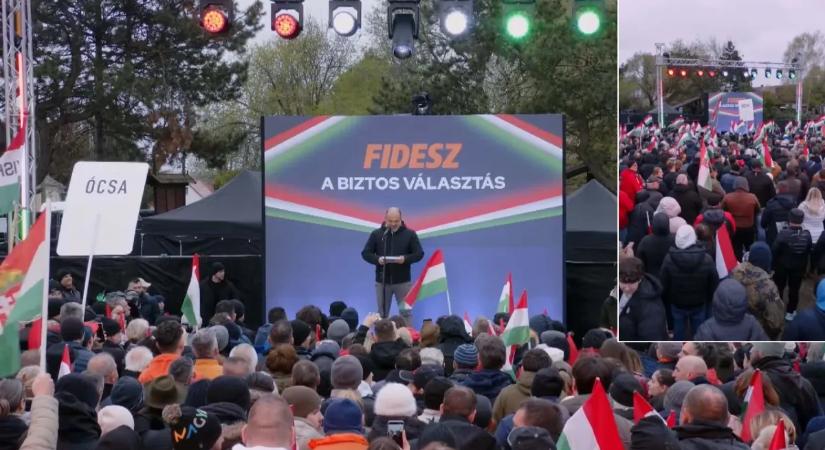 Országjárás: hiába a rossz idő, elképesztő a tömeg: "A Fidesz az egyetlen garancia"