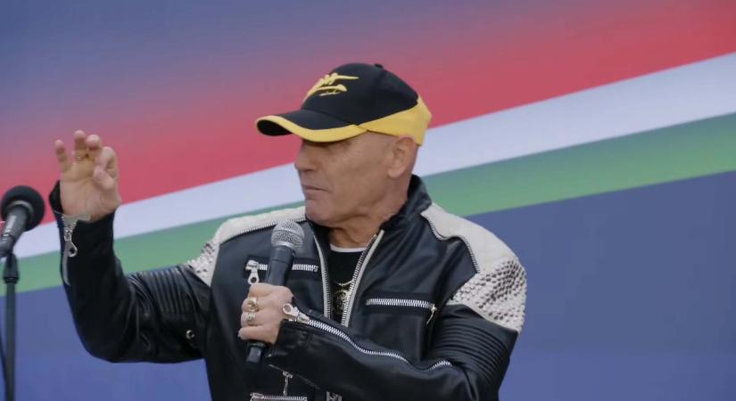 Barátságtalan időben izzította a szíveket Pataky Attila Ócsán, Orbán Viktor országjárásának keddi állomásán