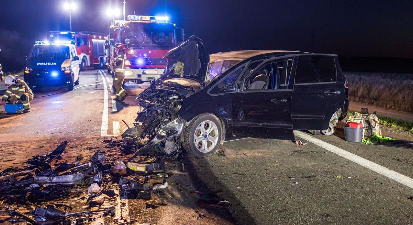 Brutális karambol Nagyatád mellett - a roncsok között halt meg a sofőr