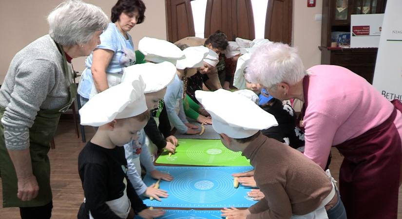 Húsvéti hagyományőrzés a csapi nyugdíjasklub és óvodások közös programján