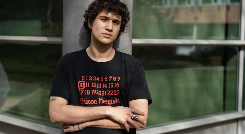 „Viccesek akartunk lenni, aztán rájöttünk, hogy a politikával nem lehet viccelni” – a Balzac diákújság története a Mérlegen podcastban