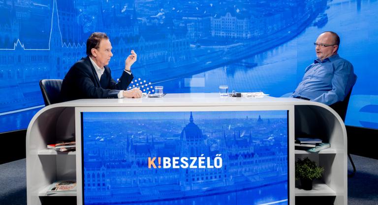 Ezt teheti a mobilja lehallgatása ellen, de nem Orbán Viktor módszere a legjobb