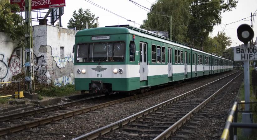 Telefonozás közben ütötte el a HÉV a 14 éves gyalogost