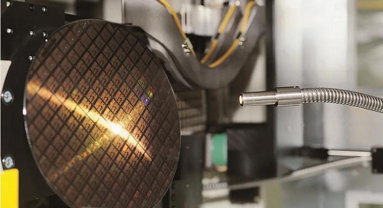 Féktelen az AI éhsége, a világ legnagyobb félvezetőgyártójának 2028-ig betelt a kapacitása