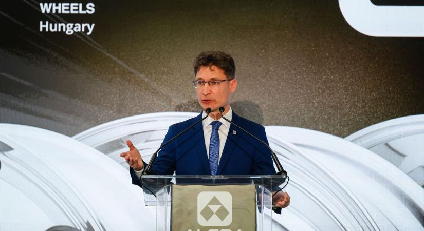 Cser-Palkovics András a közösségi médiában reagált a cikkre, amit felkapott a magyar sajtó