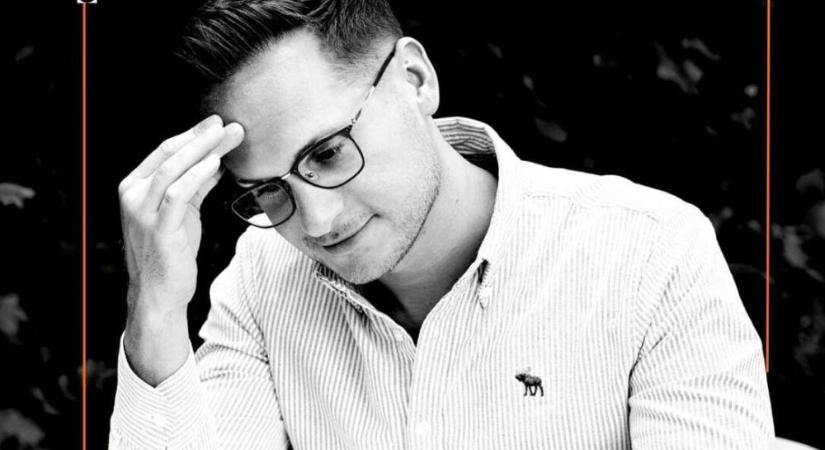 Deák Dániel újra papírt lobogtat, mintha dokumentum lenne