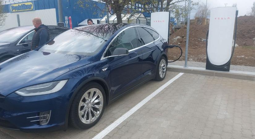 Mától használható a Tesla Supercharger állomás Szombathelyen