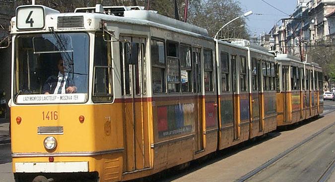 Holnaptól bárki vezethet villamost