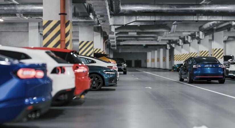 Bejelentette az 50 ezres magyar város polgármestere: ingyenessé teszi a parkolást – aki nem helyi, annak sem kell fizetnie ezeken a napokon