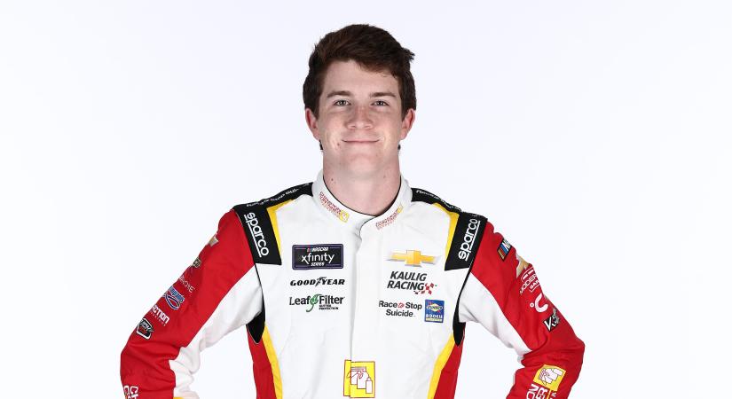 Visszatérhet a pályára a homofóbia miatt eltiltott NASCAR-pilóta, csapatától viszont azonnali hatállyal távozik