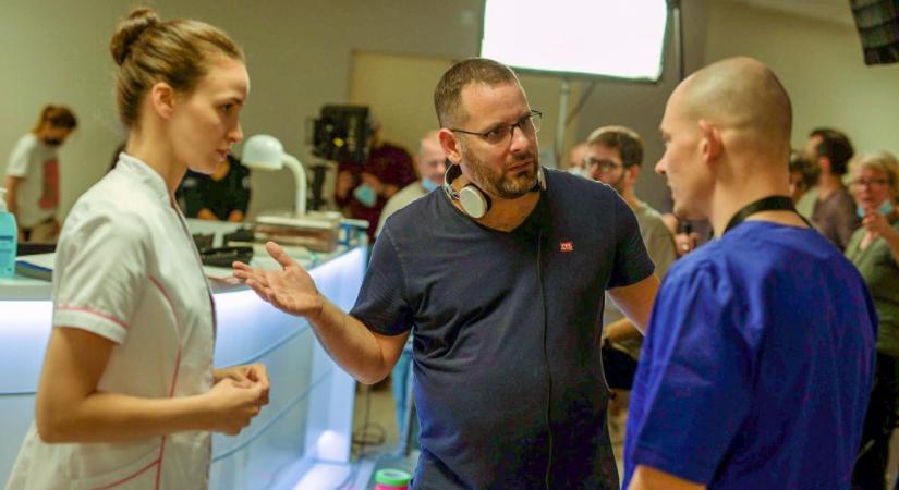 Csaknem másfél éve leforgatták a 600 milliós állami támogatással készült Covid-filmet, mégsem lehet tudni, mikor mutatják be