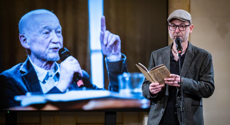 Közös versmondással köszönt el az irodalmi világ Nádasdy Ádámtól