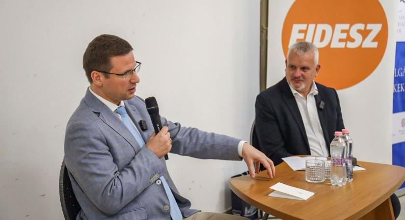 Gulyás Gergely: A választás a békéről, a rezsiköltségekről és a munkahelyek megtartásáról is szól