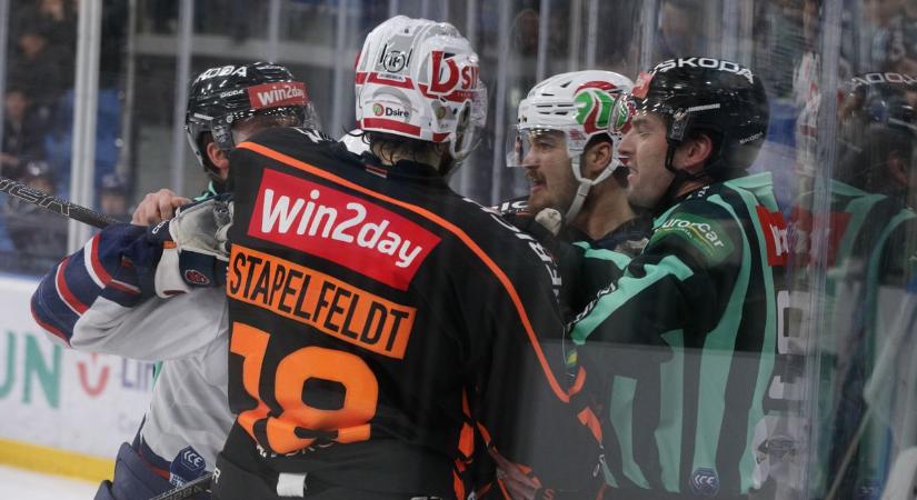 Botrányos játékvezetés mellett kapott ki a Volán (galéria)