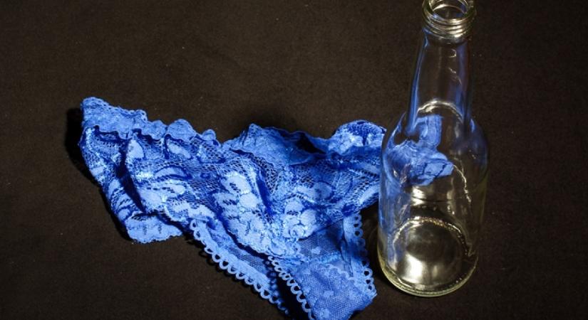 Vad szexbuliban kötött ki a gyanútlan házaspár: a férj teljesen ledöbbent, amikor meglátta, kinek a karjaiba bújik a felesége