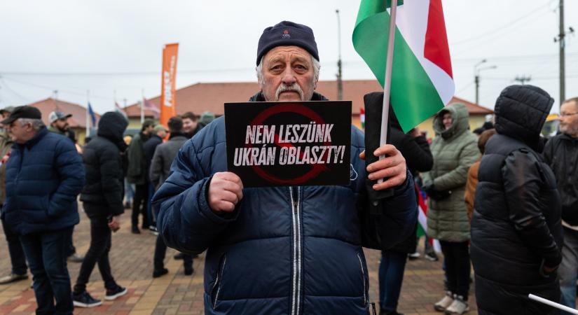 Orbán ócsai fellépésén még sajátjait is alig hozta lázba, Pataky Attila volt a leglelkesebb