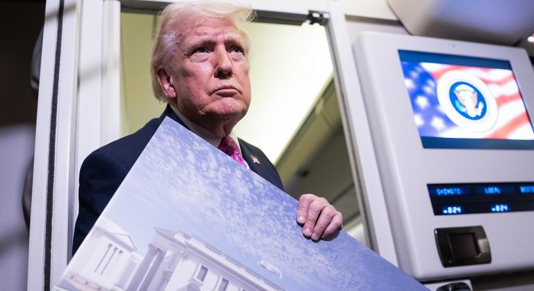 „Radikális baloldali őrültek” – kiakadt Trump, miután leállították a Fehér Ház báltermének építését