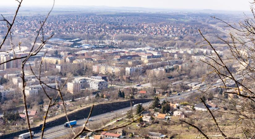 Szerdán végre ismét kisüt a nap, de a szél okozhat még gondokat