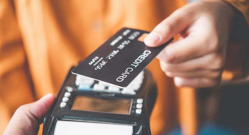 Készpénz vagy bankkártya külföldön? Utazás előtt erre is készüljünk fel!