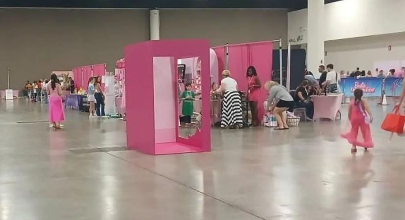 Szánalmas Barbie-találkozó: rengeteg pénzért húzták le bóvlival a rajongókat – képek, videó