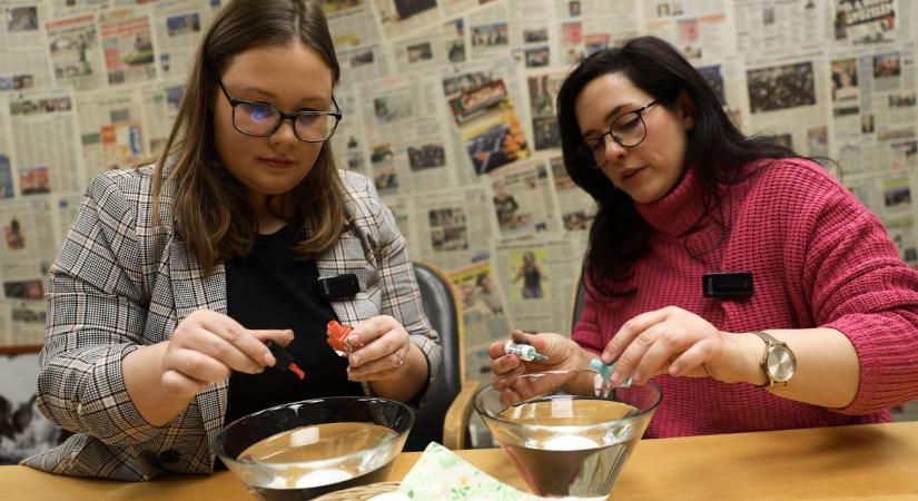 Galaktikus tojások otthon? Kipróbáltuk a legnépszerűbb tojásfestési trükköket – Videóval