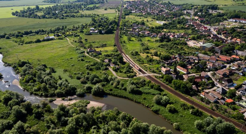 Két vonatgázolás is történt szerdára virradó éjszaka