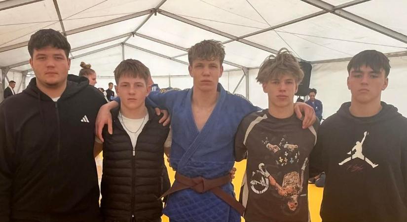 Külföldön is letették a névjegyüket az Atomerőmű SE ifjú cselgáncsozói