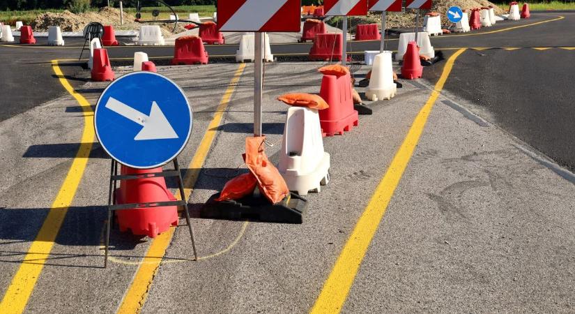 Autósok figyelem! Több helyen is útépítési munkálatok lassítják a forgalmat