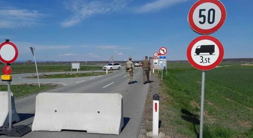 Áprilisi hír - Új szabály: kötelező szelfi a magyar-osztrák határnál!
