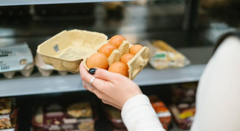 Így ellenőrizd, romlott-e a sonka és a tojás: van, amit már a boltban meg kell nézni