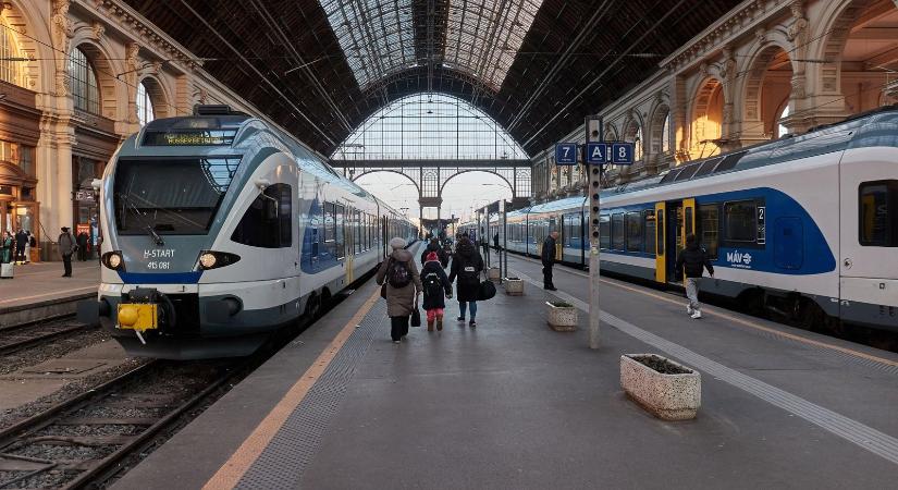 Közlekedési káoszra figyelmeztet a MÁV, ezt üzenik az utasoknak