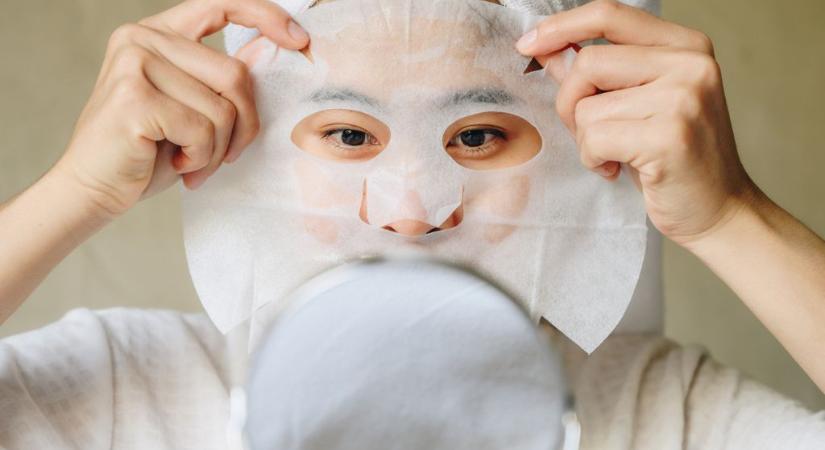 A bőrgyógyászok szerint ezt az egy dolgot soha ne csináld a pattanásokkal