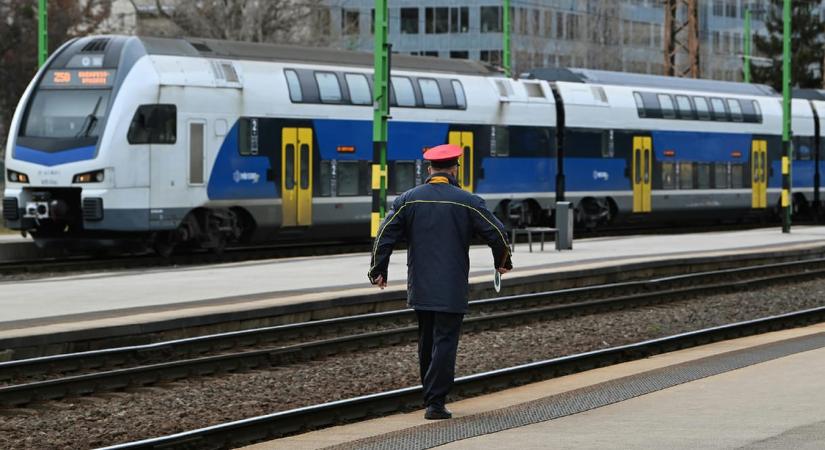 Ceglédnél gázolt a vonat, jelentős fennakadásokra kell számítani a szolnoki vonalon