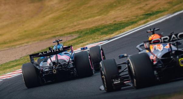 „Okosan kellett bánni az akkuval” – Gasly a Verstappen-csatáról