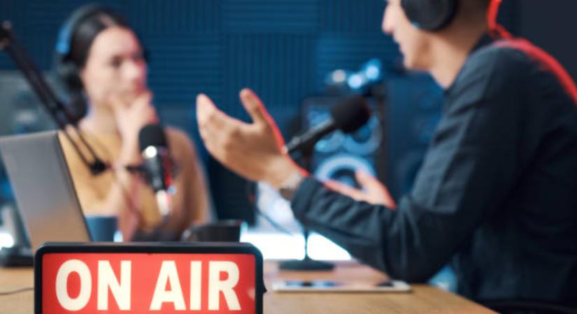 Kirúgták a médiasztárt, derült égből villámcsapásként érte a hír