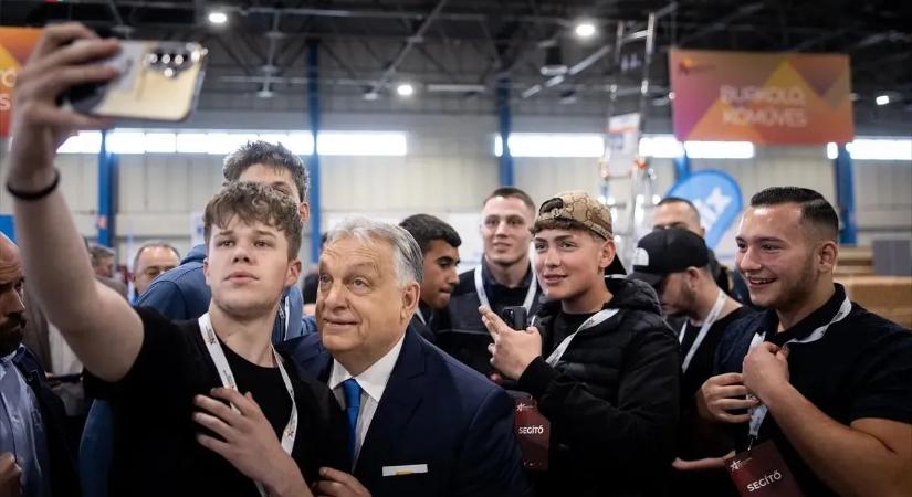 Mutatjuk, mi a különbség az ellenzéki és a kormánypárti fiatalok között – videó