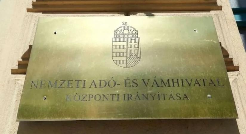 Üzent a NAV: több százezer ember, idén 174 420 forintot megtakaríthat az adójából