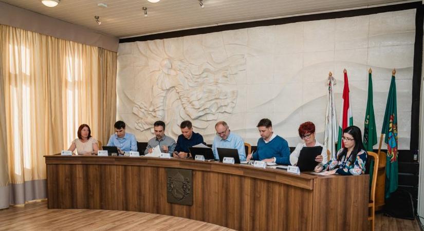 Úthibák, közbiztonság és milliós döntések: fontos ügyek kerültek terítékre