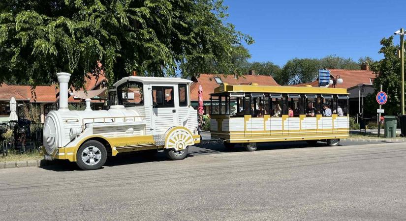 Vonattal az arborétumba, élménytúrák húsvétkor
